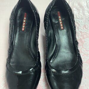 PRADA-Women-315146-Black Patent leather heel shoes.Sz-8.Italy.Used.